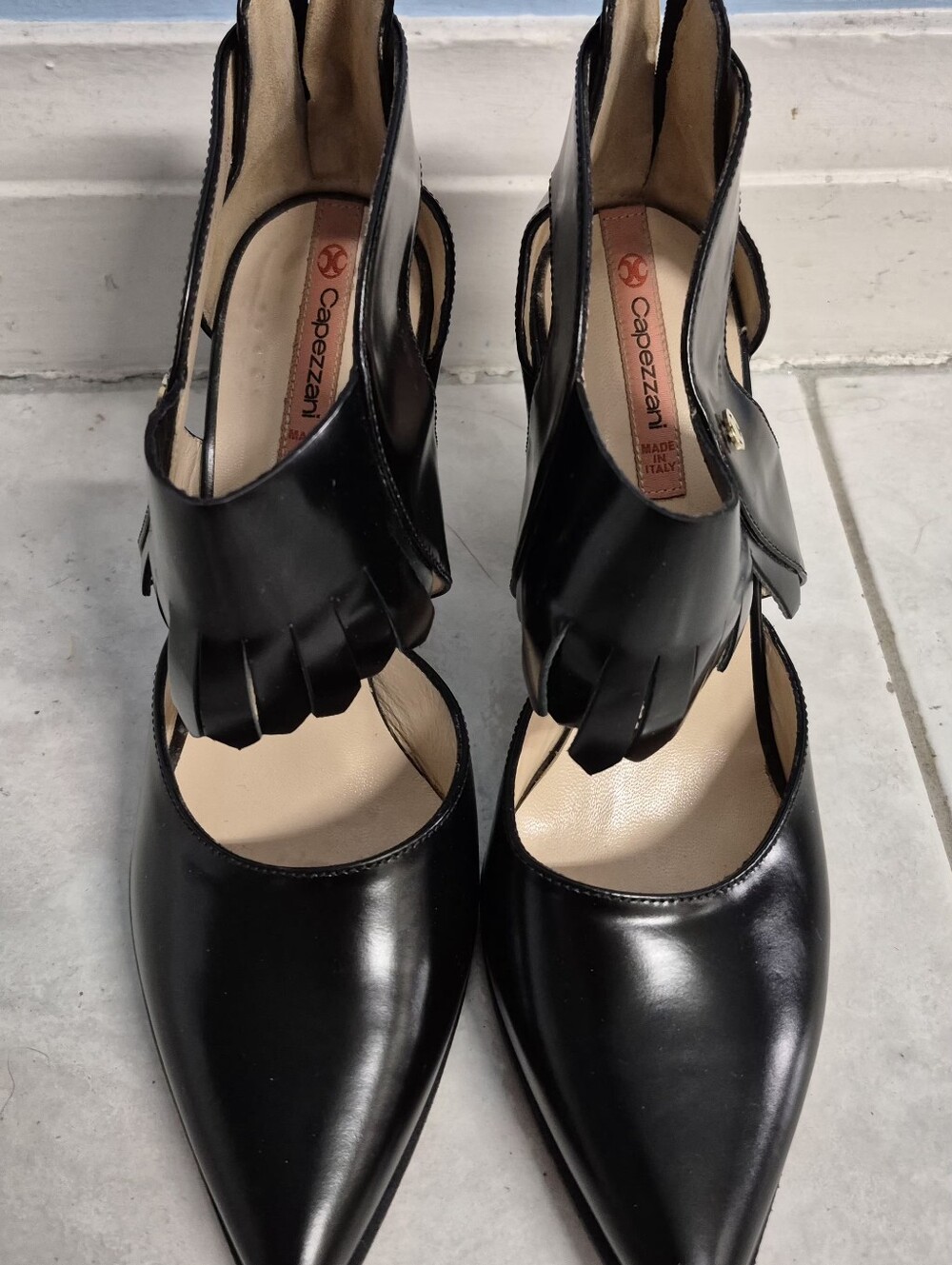 CAPEZZANI ITALY HAND-PAINTED LEATHER FRINGE HEELS
